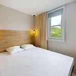 Mobil-home De Grand Confort à 200m De La Avec Piscine Chauffée, 2 Chambres, Parking, Wifi Inclus - Fr-1-361a-44 * Jullouville