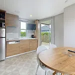 Mobil-home De Grand Confort à 200m De La Avec Piscine Chauffée, 2 Chambres, Parking, Wifi Inclus - Fr-1-361a-44 Jullouville