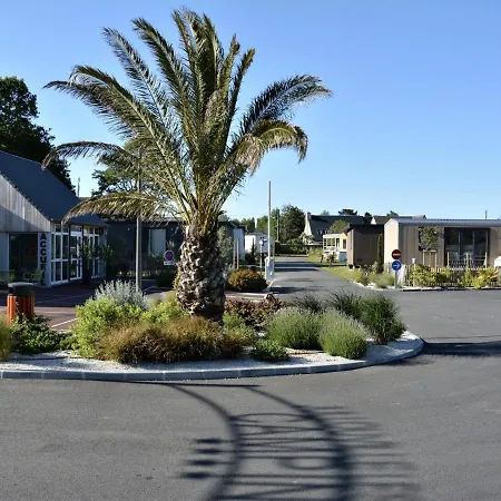 Mobil-home De Grand Confort A 200m De La Avec Piscine Chauffee, 2 Chambres, Parking, Wifi Inclus - Fr-1-361a-44 * Jullouville-les-Pins