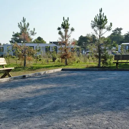 Mobil-home De Grand Confort A 200m De La Avec Piscine Chauffee, 2 Chambres, Parking, Wifi Inclus - Fr-1-361a-44 *