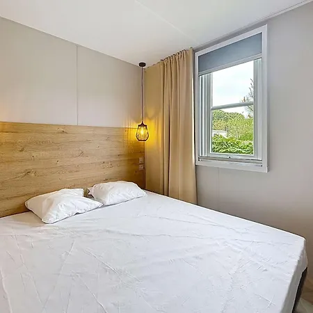 Mobil-home De Grand Confort A 200m De La Avec Piscine Chauffee, 2 Chambres, Parking, Wifi Inclus - Fr-1-361a-44 * 쥘-루빌-레팡