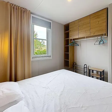 Tatil Evi Mobil-home De Grand Confort A 200m De La Avec Piscine Chauffee, 2 Chambres, Parking, Wifi Inclus - Fr-1-361a-44 Jullouville-les-Pins