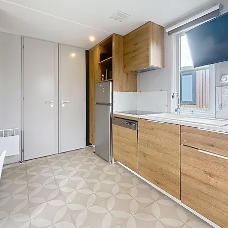 Mobil-home De Grand Confort A 200m De La Avec Piscine Chauffee, 2 Chambres, Parking, Wifi Inclus - Fr-1-361a-44 *