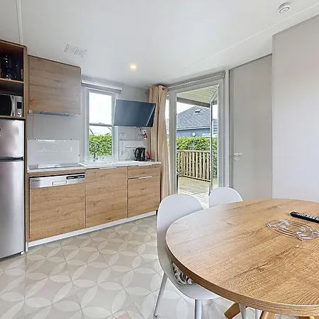 Mobil-home De Grand Confort A 200m De La Avec Piscine Chauffee, 2 Chambres, Parking, Wifi Inclus - Fr-1-361a-44 Jullouville-les-Pins