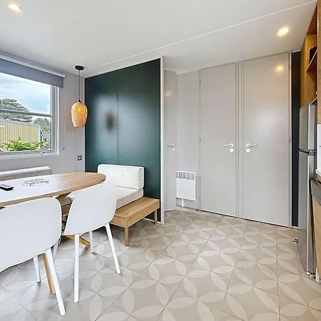 Mobil-home De Grand Confort A 200m De La Avec Piscine Chauffee, 2 Chambres, Parking, Wifi Inclus - Fr-1-361a-44