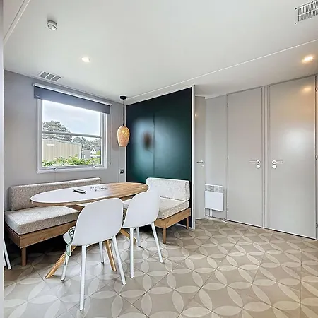 Mobil-home De Grand Confort A 200m De La Avec Piscine Chauffee, 2 Chambres, Parking, Wifi Inclus - Fr-1-361a-44 펜션