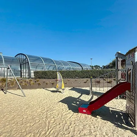Mobil-home De Grand Confort à 200m De La Avec Piscine Chauffée, 2 Chambres, Parking, Wifi Inclus - Fr-1-361a-44 Jullouville