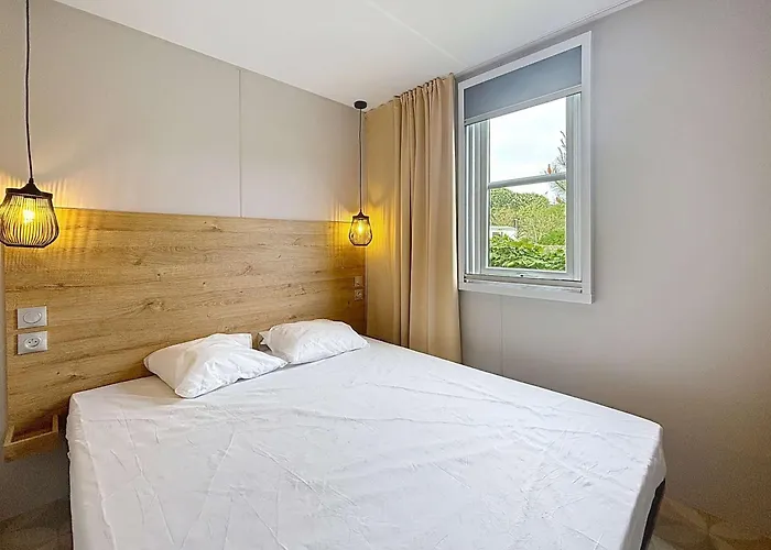 Mobil-home De Grand Confort A 200m De La Avec Piscine Chauffee, 2 Chambres, Parking, Wifi Inclus - Fr-1-361a-44 * Jullouville-les-Pins