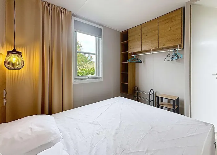 Nyaraló Mobil-home De Grand Confort A 200m De La Avec Piscine Chauffee, 2 Chambres, Parking, Wifi Inclus - Fr-1-361a-44 Jullouville-les-Pins