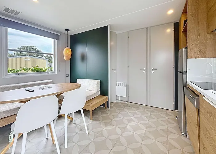 Mobil-home De Grand Confort A 200m De La Avec Piscine Chauffee, 2 Chambres, Parking, Wifi Inclus - Fr-1-361a-44